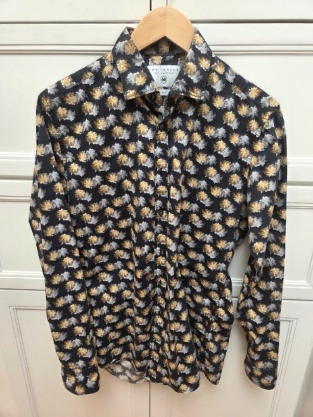 Ron Tomson Los Angeles Men's Black, Gold, and Silver, Button Down Shirt (M)